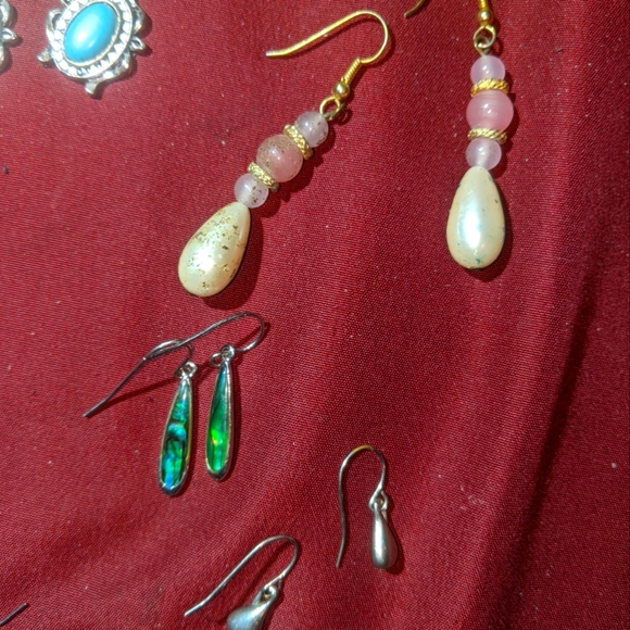 11 Pairs of Pierced Earrings. - Picture 2 of 7